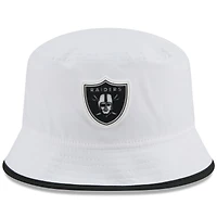 Bob New Era extensible blanche pour homme, motif camp d'entraînement NFL 2025 des Las Vegas Raiders