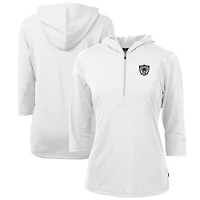 Sweat à capuche blanc manches 3/4 et demi-zip pour femme Cutter & Buck, logo rétro des Las Vegas Raiders, en piqué écologique Virtue