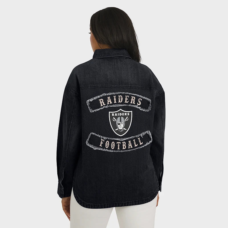 Veste-chemise oversize en denim noir délavé à boutons-pression pour femme WEAR by Erin Andrews des Las Vegas Raiders