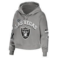 Sweat à capuche court et modeste grande taille gris Las Vegas Raiders pour femmes par Erin Andrews