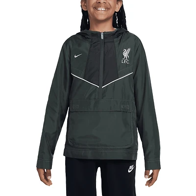 Veste à capuche demi-zip Nike Liverpool Amplify Windrunner Anorak noire pour jeunes