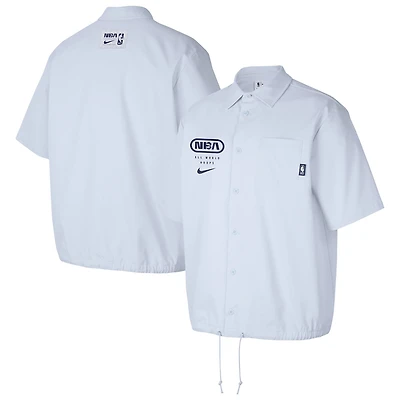 Haut d'entraîneur boutonné à manches courtes Nike NBA All World Hoops pour homme, gris