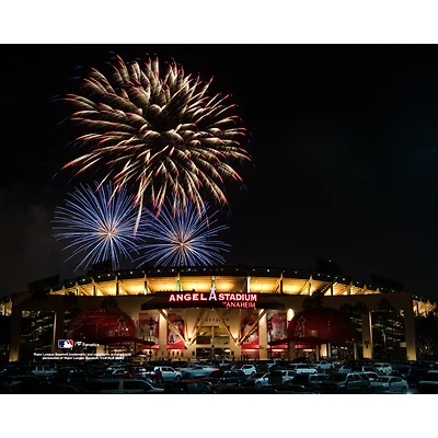 Photographie non signée des feux d'artifice extérieurs du stade Angel de Los Angeles
