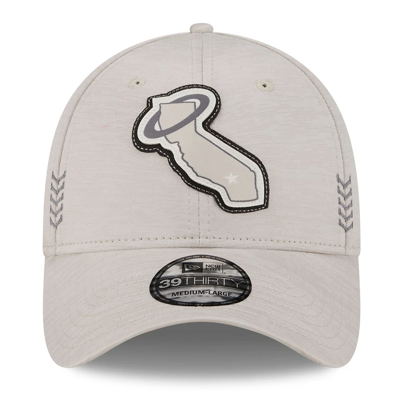 Casquette New Era 39THIRTY Flex crème Los Angeles Angels 2024 Clubhouse pour homme