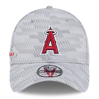 Men's New Era Gray Los Angeles Angels 2025 MLB Clubhouse 39THIRTY Flex Hat