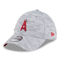 Men's New Era Gray Los Angeles Angels 2025 MLB Clubhouse 39THIRTY Flex Hat
