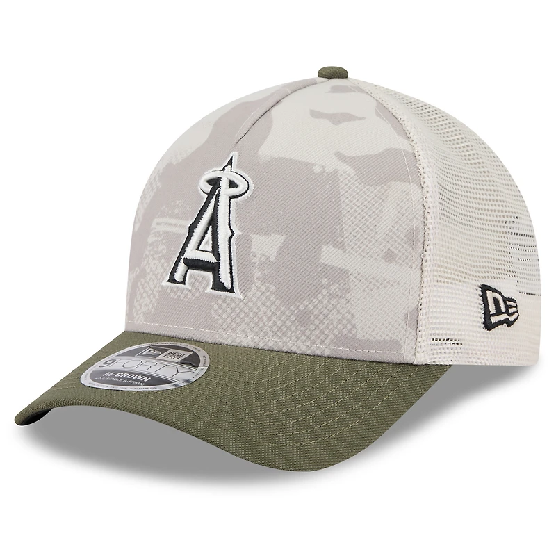 Casquette ajustable New Era 9FORTY M-Crown A-Frame beige clair/olive pour homme, Los Angeles Angels 2025 Armed Forces Day
