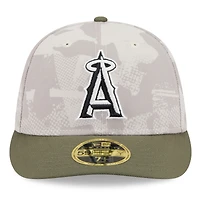 Casquette ajustée 59FIFTY basse pour homme New Era beige clair/olive Los Angeles Angels 2025 Armed Forces Day