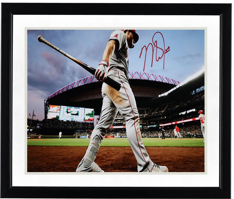 Photo dédicacée de Mike Trout, joueur des Angels de Los Angeles, prise sur le pont (40 x 50 cm).