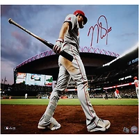 Photo dédicacée de Mike Trout, joueur des Angels de Los Angeles, prise sur le pont (40 x 50 cm).