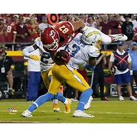 Derwin James Jr. Los Angeles Chargers non signé Tackles Travis Kelce Photographie