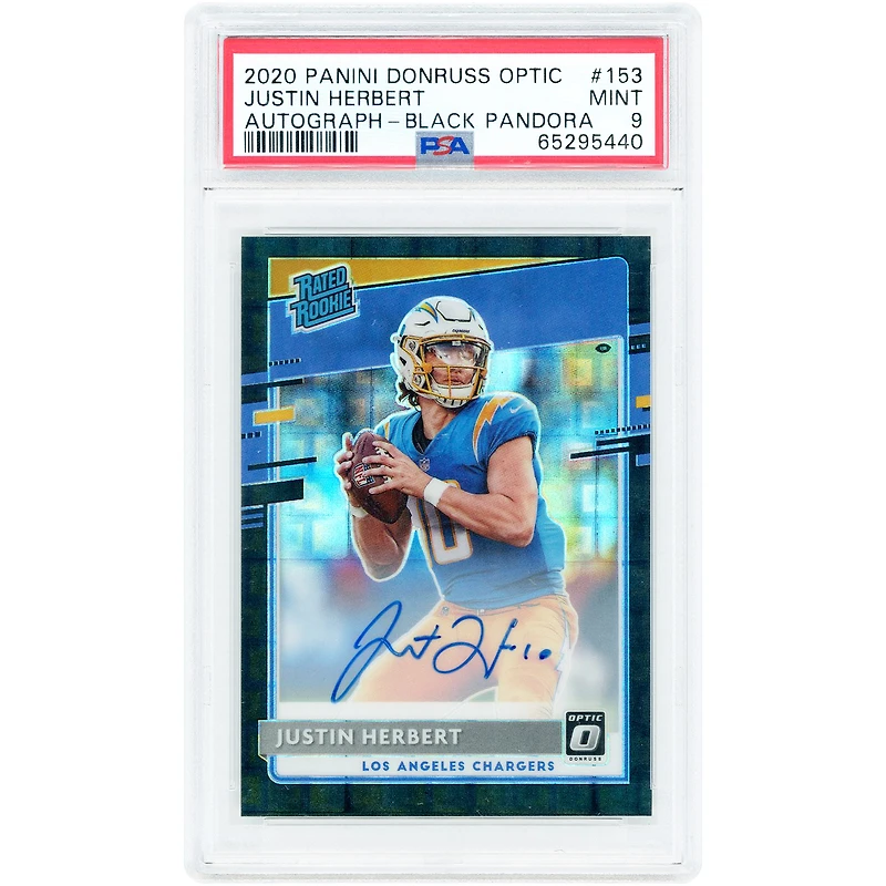 Carte de recrue autographiée de Justin Herbert (Los Angeles Chargers), édition 2020 Panini Donruss Optic Black Pandora Prizm Rated, n° 153, n° 17/25, authentifiée PSA 9.