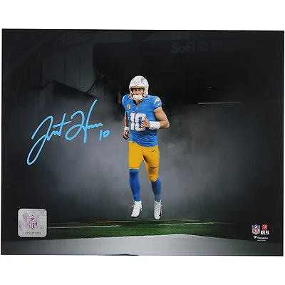 Photo dédicacée de Justin Herbert (Los Angeles Chargers) - 20 x 25 cm (8 x 10 pouces) - Projecteur d'entrée de la fumée