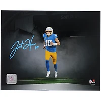 Photo dédicacée de Justin Herbert (Los Angeles Chargers) - 20 x 25 cm (8 x 10 pouces) - Projecteur d'entrée de la fumée
