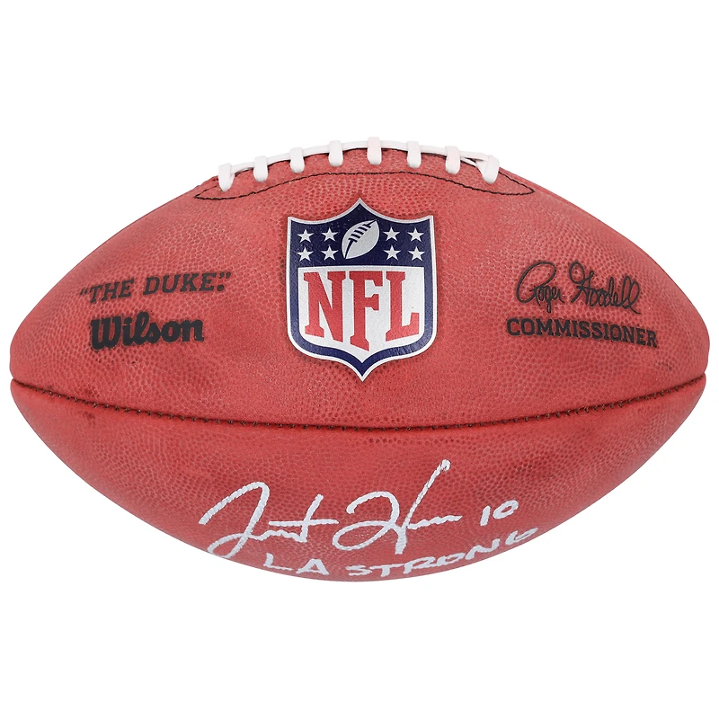 Ballon de football Wilson Duke en couleur autographié par Justin Herbert des Los Angeles Chargers avec l'inscription « LA Strong »
