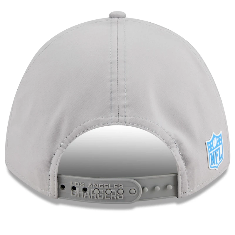 Casquette ajustable 9FORTY Sideline 2025 grise New Era pour homme des Los Angeles Chargers