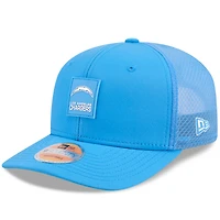 Casquette camionneur ajustable 9SEVENTY Sideline 2025 bleu poudre New Era pour homme des Los Angeles Chargers