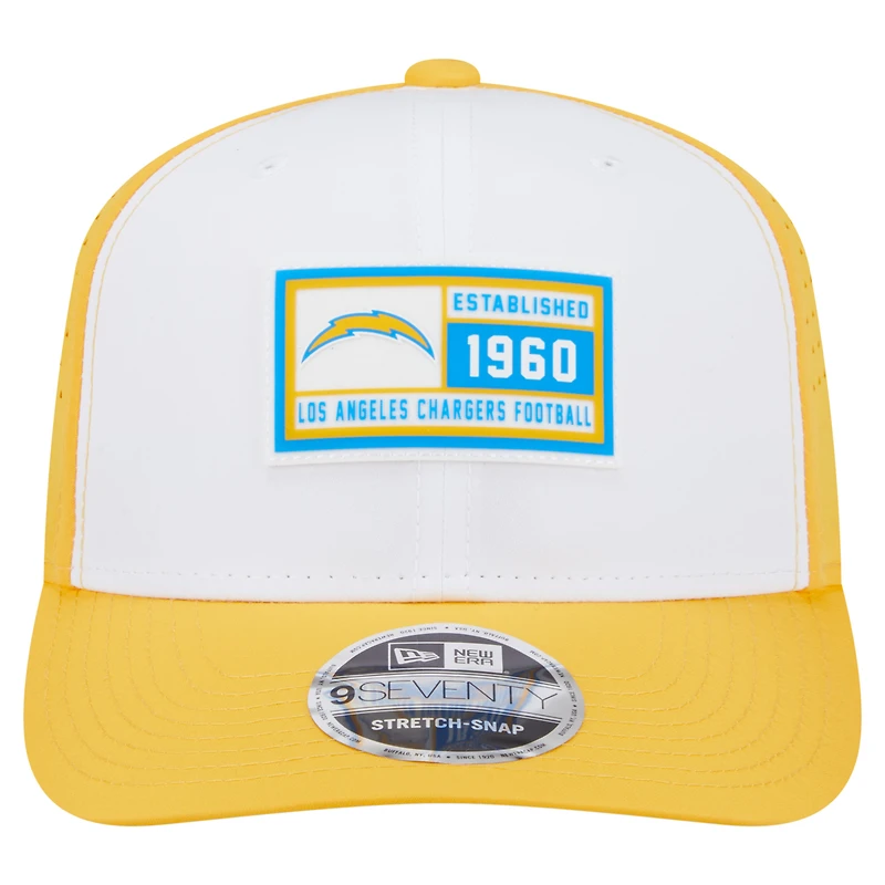 Casquette ajustable 9SEVENTY blanche/dorée pour homme New Era Los Angeles Chargers Established Patch