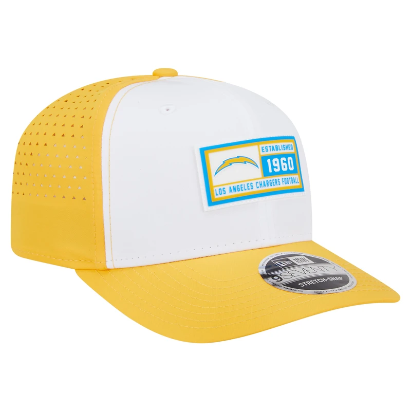 Casquette ajustable 9SEVENTY blanche/dorée pour homme New Era Los Angeles Chargers Established Patch