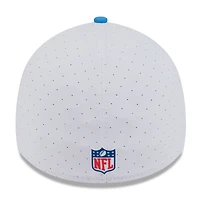 Casquette New Era 39THIRTY Flex blanche/bleu poudre pour homme, camp d'entraînement NFL 2025 des Chargers de Los Angeles