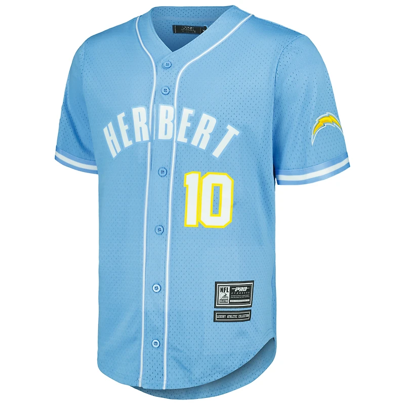 T-shirt boutonné de baseball en maille Pro Standard Justin Herbert pour hommes, bleu poudre, Los Angeles Chargers