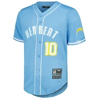 T-shirt boutonné de baseball en maille Pro Standard Justin Herbert pour hommes, bleu poudre, Los Angeles Chargers