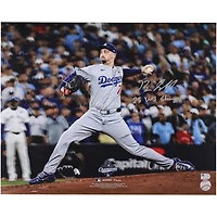 Photo 16" x 20" autographiée de Blake Snell, des Dodgers de Los Angeles, champions des Séries mondiales 2025, avec inscription « Champions des Séries mondiales 2025 ».