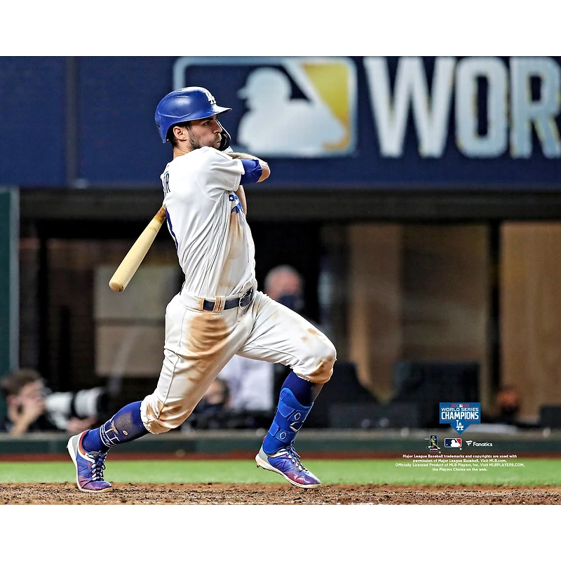Chris Taylor, champion non signé des Dodgers de Los Angeles, frappe une photo