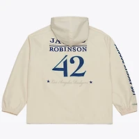 Veste de coach à capuche Mitchell & Ness Jackie Robinson crème Los Angeles Dodgers, fermeture boutons-pression, style Yacht Rock, avec nom et numéro.