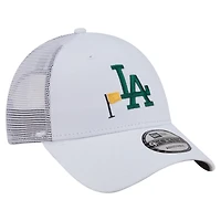 Casquette trucker ajustable New Era 9FORTY blanche à motif drapeau des Dodgers de Los Angeles pour homme