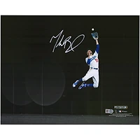 Photographie autographiée de 11"x 14" de Mookie Betts des Dodgers de Los Angeles lors du match 7 des NLCS 2020, vol de home run
