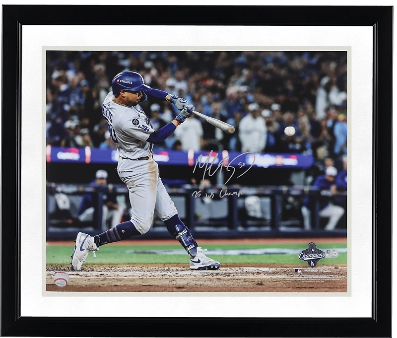 Photo 40 x 50 cm de Mookie Betts, des Dodgers de Los Angeles, dédicacée et représentant des champions des Séries mondiales 2025. Inscription : « Champions des Séries mondiales 2025 ».