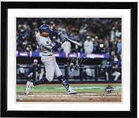 Photo 40 x 50 cm de Mookie Betts, des Dodgers de Los Angeles, dédicacée et représentant des champions des Séries mondiales 2025. Inscription : « Champions des Séries mondiales 2025 ».