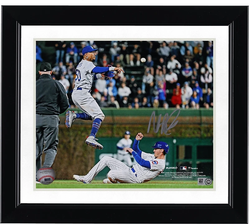 Photographie autographiée de 8" x 10" de Mookie Betts, joueur d'arrêt-court des Dodgers de Los Angeles