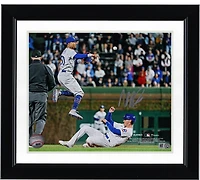 Photographie autographiée de 8" x 10" de Mookie Betts, joueur d'arrêt-court des Dodgers de Los Angeles