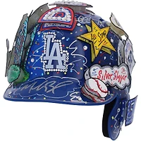 Casque de frappeur Rawlings bleu autographié par Mookie Betts des Los Angeles Dodgers - Illustration de Charles Fazzino