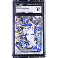 Shohei Ohtani, Los Angeles Dodgers, Topps Now 2025 : 3e match à plusieurs circuits en séries éliminatoires, un exploit historique (n° 903), authentifié par CGC. Carte de 10 pouces.