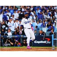 Photo 40 x 50 cm (16 x 20 pouces) autographiée par Teoscar Hernández, des Dodgers de Los Angeles, champions des Séries mondiales 2025, avec inscription « Champions des Séries mondiales 2025 ».