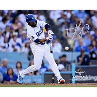 Photographie autographiée de Teoscar Hernandez des Dodgers de Los Angeles, champions de la Série mondiale 2024, 8" x 10"