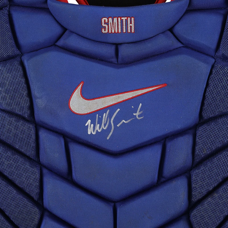 Protection thoracique bleue Nike autographiée par Will Smith, portée lors du match des Dodgers de Los Angeles contre les Marlins de Miami le 18 septembre 2024