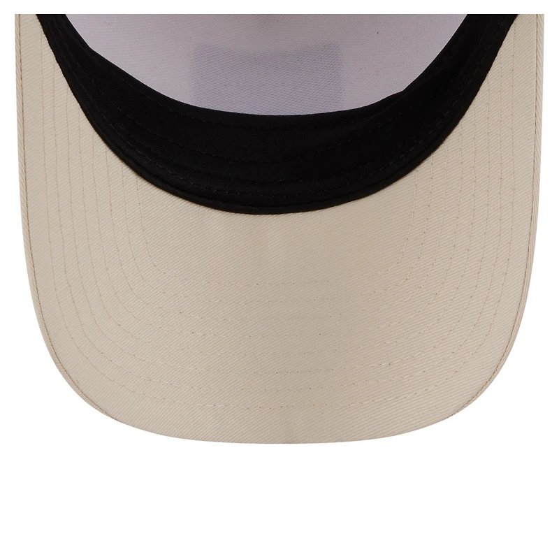 Casquette trucker ajustable New Era pour femme, beige clair, Los Angeles Dodgers, écusson ton sur ton 9FORTY M-Crown A-Frame, avec patch M ton sur ton et couronne.