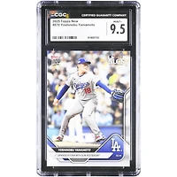 Carte Topps Now 2025 de Yoshinobu Yamamoto, Los Angeles Dodgers, premier lanceur japonais à remporter un match complet en séries éliminatoires, n° 870, authentifiée CGC 9.5