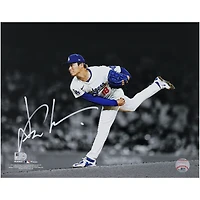 Photographie autographiée de Yoshinobu Yamamoto des Dodgers de Los Angeles, 11" x 14"