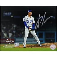Photographie autographiée de Yoshinobu Yamamoto des Dodgers de Los Angeles, champions de la Série mondiale 2024, 8" x 10"