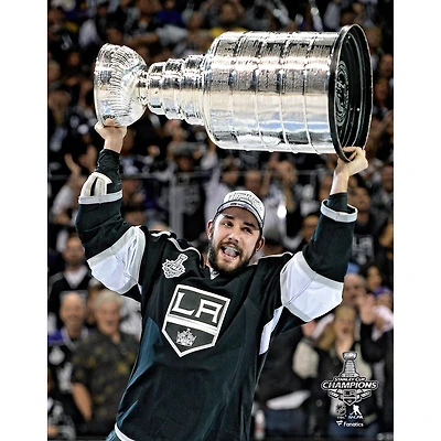 Photo non signée d'Alec Martinez, des Kings de Los Angeles, champions la coupe Stanley 2014, brandissant