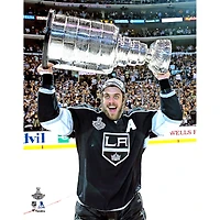 Photographie non signée d'Anze Kopitar des Kings de Los Angeles lors la cérémonie remise Coupe Stanley 2014