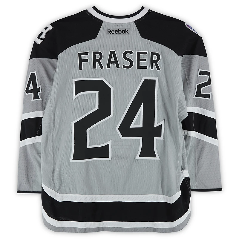 Maillot argenté Reebok n° 24 porté par Colin Fraser lors de l'entraînement des Kings de Los Angeles contre les Ducks d'Anaheim le 25 janvier 2014 - Série des stades de la LNH - Porté pendant l'échauffement