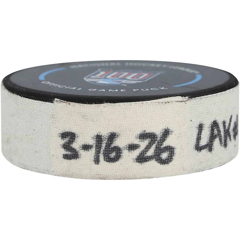 Rondelle de but utilisée par Drew Doughty (Los Angeles Kings) lors du match du 16 mars 2026 contre les Rangers de New York.