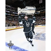 Photo non signée de Drew Doughty, joueur des Kings Los Angeles, champions la coupe Stanley 2012, brandissant