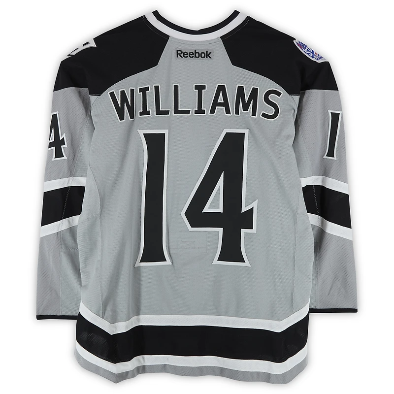 Maillot Reebok argenté n° 14 porté par Justin Williams lors de l'entraînement des Kings de Los Angeles contre les Ducks d'Anaheim le 25 janvier 2014 - Série des stades de la LNH - Porté pendant l'échauffement